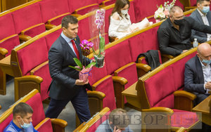 Вазоны Тищенко, просьба к Радуцкому по поводу ягодицы и сообщение Литвиненко: "Когда ее обнимаю, у меня все встает", - работа ВР 16 апреля. ФОТОрепортаж