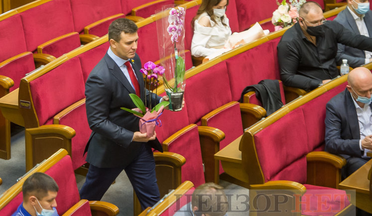 Вазоны Тищенко, просьба к Радуцкому по поводу ягодицы и сообщение Литвиненко: "Когда ее обнимаю, у меня все встает", - работа ВР 16 апреля. ФОТОрепортаж