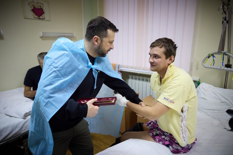 Зеленський нагородив поранених у Кропивницькому
