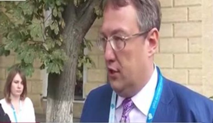 Переговори з приводу постачання зброї в Південний Судан вели за часів Януковича, але контракт так і не реалізували, - Геращенко