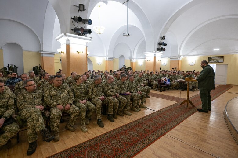 Потрібно позбутися застарілих практик, совєтських підходів, - Умєров представив нового Командувача медичних сил Казмірчука 02