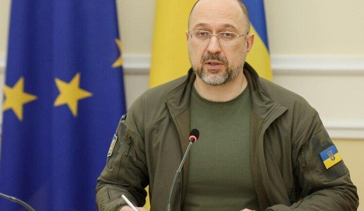 Украинцам, которые получат "тысячу Зеленского" за границей, придется ее вернуть, - Шмыгаль