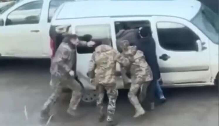Three men in military uniforms and three in civilian clothes beat man and take him away in unknown direction in Lviv. VIDEO
