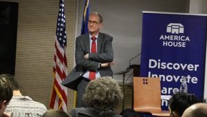 Україні треба йти в напрямку ЄС та НАТО, однак зберігати тверезий фокус на інтересах власної держави, - президент Центру трансатлантичного оновлення Тодд Хайзінга