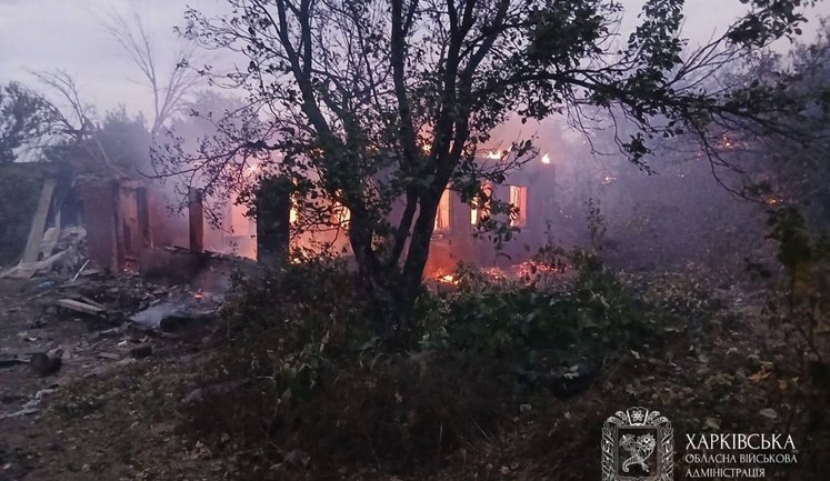 Харківщина під вогнем: поранено чоловіка, пошкоджено 21 будинок і знищена сільськогосподарська продукція. ФОТО