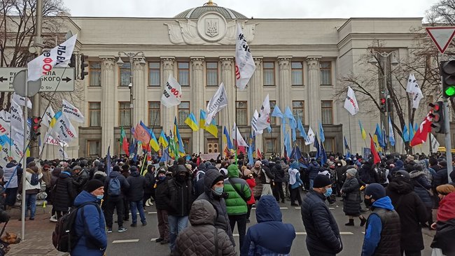 Protesters gather at Verkhovna Rada, block Hrushevskoho street in Kyiv 17