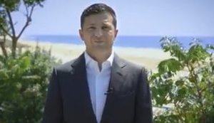 Зеленський привітав українців із Днем Конституції: "З поваги прав кожного починається країна, яку поважає кожен". ВIДЕО
