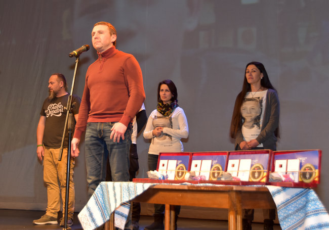 Нагородження орденом Народний Герой у Чернігові: Микола півтори години реанімував двох важкопоранених прямо на дорозі 07