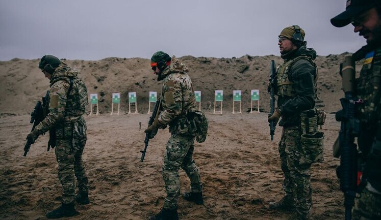 В Україні залишається проблема з нестачею людей на фронті, мобілізувати молодь стало важче з кількох причин, - Bloomberg
