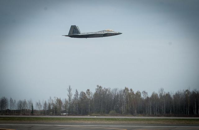 самолет истребители f-22