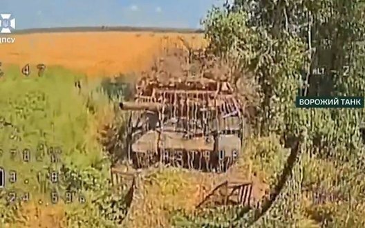 Дронарі «Гарту» уразили російський танк під час спроби атакувати позиції Сил оборони. ВІДЕО