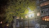 Багатоповерхівка в Чугуєві після обстрілу