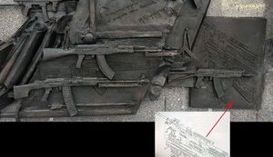 На пам'ятнику Калашникову в Москві виявили креслення німецької штурмової гвинтівки. ФОТО