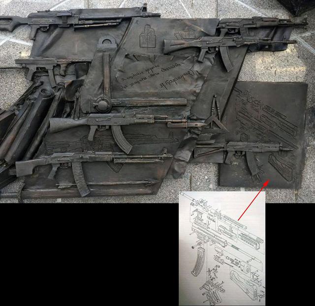 На памятнику Калашникову в Москві виявили креслення німецької штурмової гвинтівки 01