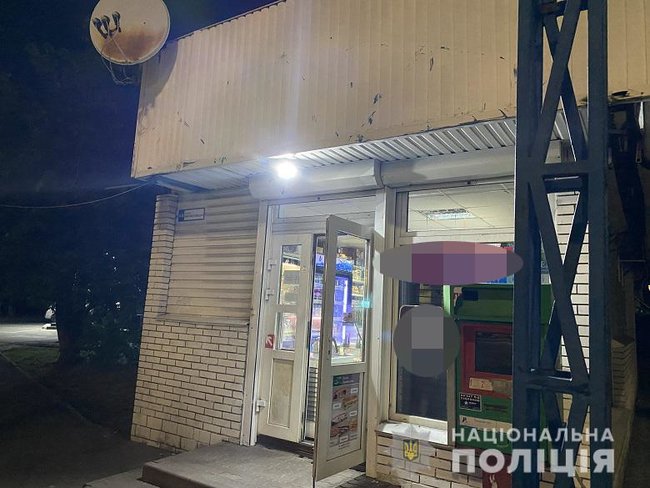 У одного из магазинов Киева произошла стрельба, ранен мужчина, - Нацполиция 01