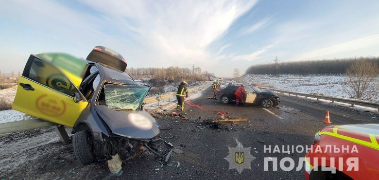 Внаслідок ДТП на окружній поблизу Харкова загинули 3 особи, дві дитини постраждали, - ДСНС 03