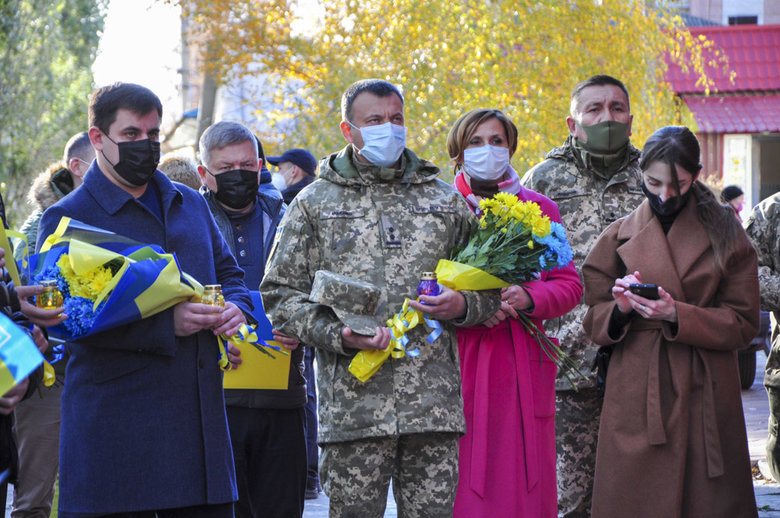 Меморіальну дошку Юрію Дяковському відкрили на будівлі СБУ в Словянську 06