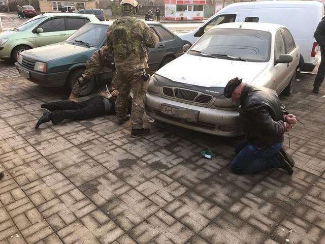 Терроризировавшая предпринимателей группировка рэкетиров задержана в Славянске 03 Терроризировавшая предпринимателей группировка рэкетиров задержана в Славянске 03