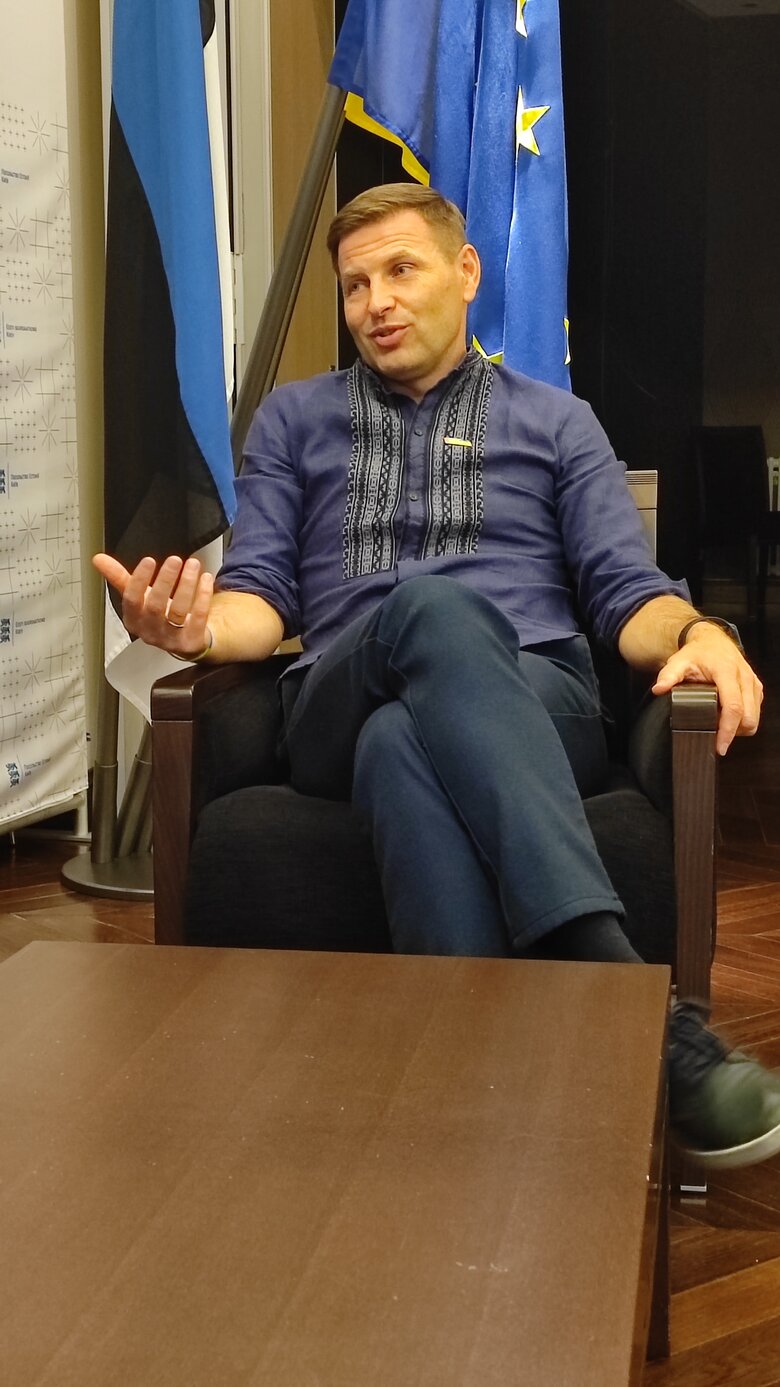 Міністр оборони Естонії Ханно Певкур: Естонія передала ЗСУ протитанкові гранатомети, 120-мм міномети та 90-мм протитанкові гармати. Озброєння вже в Україні, там, де воно потрібне 10