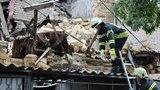 В историческом центре Одессы на парковку рухнул нежилой двухэтажный дом: пострадавших нет, повреждены автомобили. ФОТОрепортаж