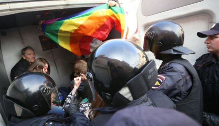"Kadyrov to The Hague": Ten LGBT activists detained in Saint Petersburg. PHOTOS