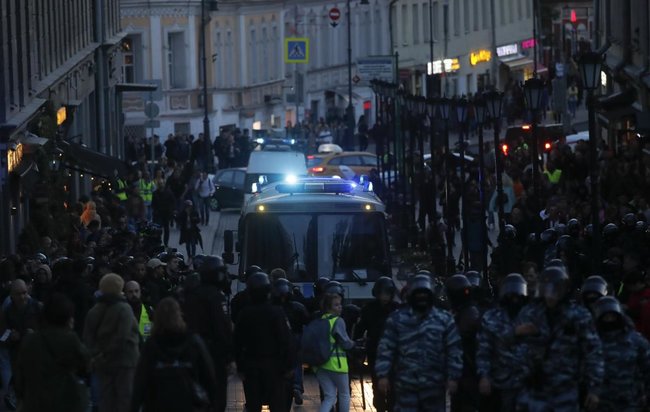 На акції в Москві затримали понад десять неповнолітніх 02