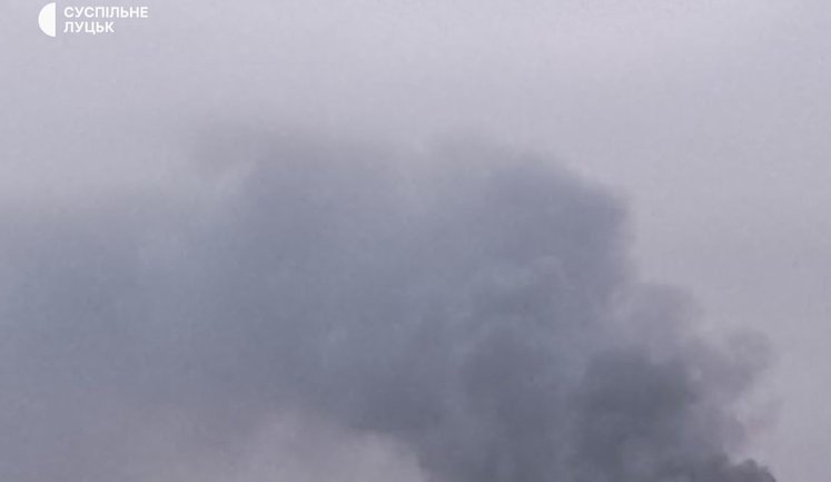 Масована атака РФ: у Луцьку горять продуктові склади