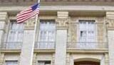 Возле посольства США в Киеве милиция обезвредила пакет со старыми тапками и бутербродами