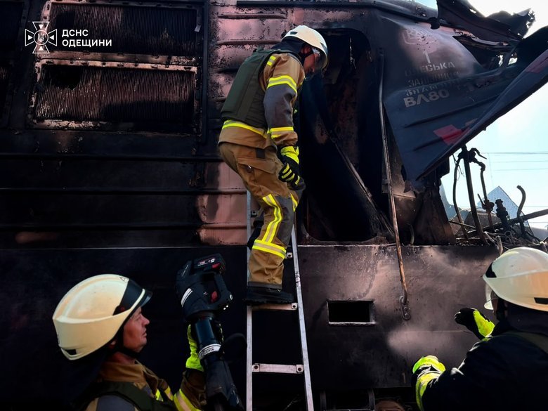 Russia struck a train in the Odesa region: railway workers killed