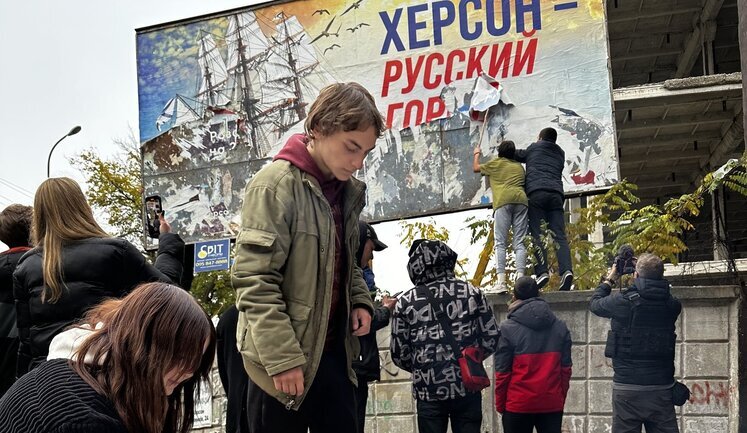 Що мають робити в Міноборони, Офісі Президента й усіх профільних міністерствах, коли попит на новини з України падає?