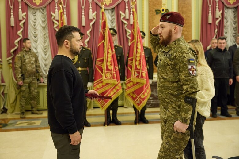 Zelenskyy presents state awards on occasion of Day of Airborne Assault Forces 09 Zelenskyy presents state awards on occasion of Day of Airborne Assault Forces 09