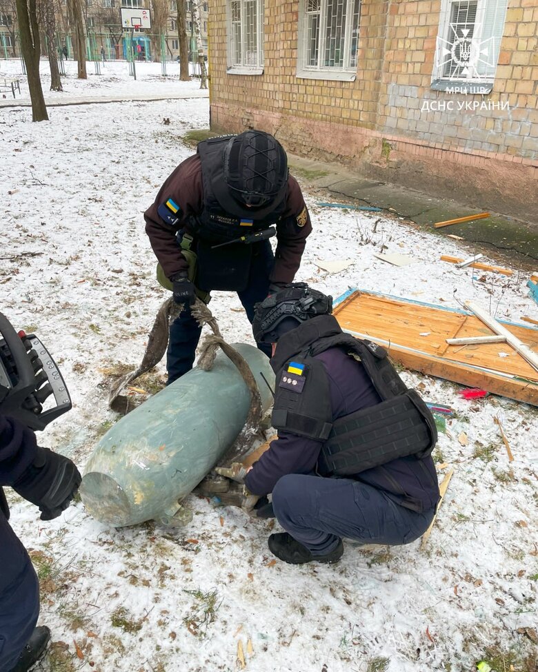 У Києві сапери вилучили бойову частину російської ракети Х-101