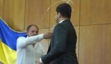 "Слугу народу" Качуру облив водою мер Конотопа Семеніхін: "Пропоную трошки витверезитися нашою конотопською водичкою". ВIДЕО