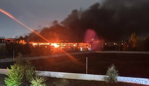 Сильні вибухи пролунали в окупованому Донецьку: повідомляється про атаку дронів, у місті вирує пожежа. ВІДЕО+ФОТО