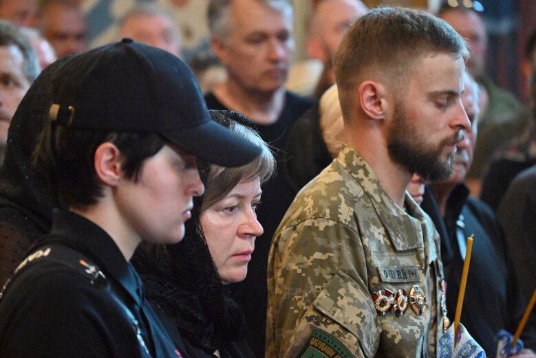 Із полковником, депутатом Київради від ЄС Сергієм Ільницьким (Сокіл), який загинув у бою проти рашистів у лавах піхоти 28 ОМБр, попрощалися в Києві 13