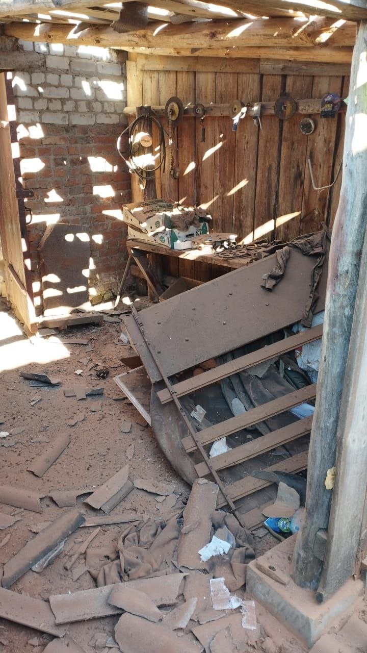 Россияне выпустили из вертолета 12 ракет по аграрному предприятию в Сумской области, - ОВА 03 Россияне выпустили из вертолета 12 ракет по аграрному предприятию в Сумской области, - ОВА 03