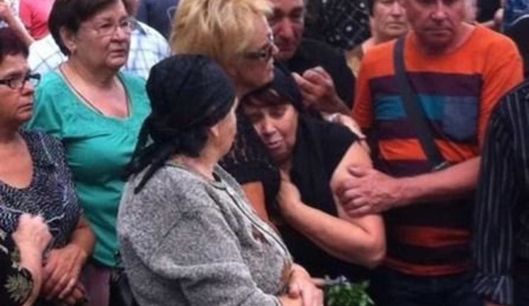 В Горловке простились с погибшими от взрыва: "Спас троих человек, а сам погиб". ФОТОрепортаж