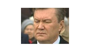 янукович курьез президент памятник