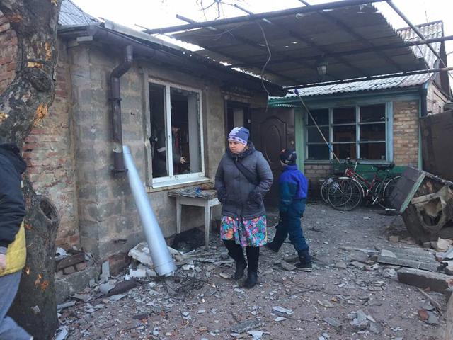 Последствия сегодняшнего обстрела боевиками жилых кварталов Авдеевки 04
