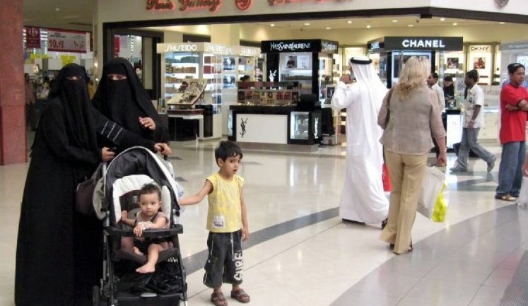 Дубай ‒ більше не рай для туристів: світові бренди через війну масово закривають магазини на Близькому Сході