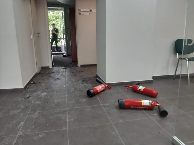 Жінка із застосуванням коктейлю Молотова пограбувала банк у Києві: нападницю затримано (оновлено) 04
