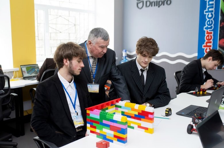 "Інтерпайп" побудував у Дніпрі 20 освітніх просторів разом із міською владою