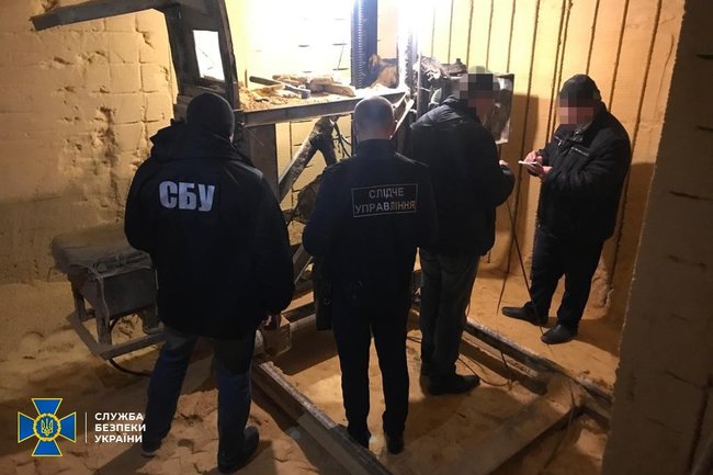 СБУ блокировала незаконную добычу полезных ископаемых в Одесской области. Экологический ущерб составляет 25 млн грн 08