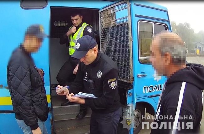 Поліція затримала на київському ринку 17 іноземців-нелегалів 04