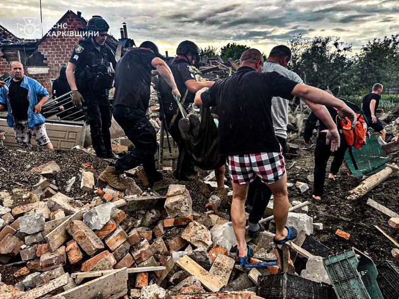 Наслідки російського обстрілу Золочева