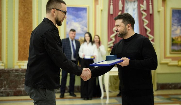 Зеленський відзначив державними нагородами волонтерів, діячів культури та журналістів: серед них Стерненко. ФОТОрепортаж