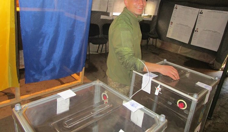 Voting in JFO area: Poroshenko upstaged Zelenskyi, 900 Ukrainian soldiers voted for Boiko and Vilkul