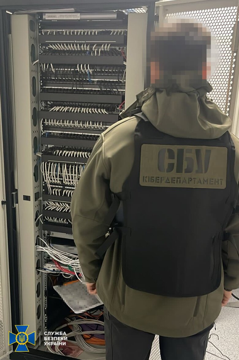 За добу СБУ та Нацполіція ліквідували понад 100 шахрайських call-центрів по всій Україні 02 За добу СБУ та Нацполіція ліквідували понад 100 шахрайських call-центрів по всій Україні 02