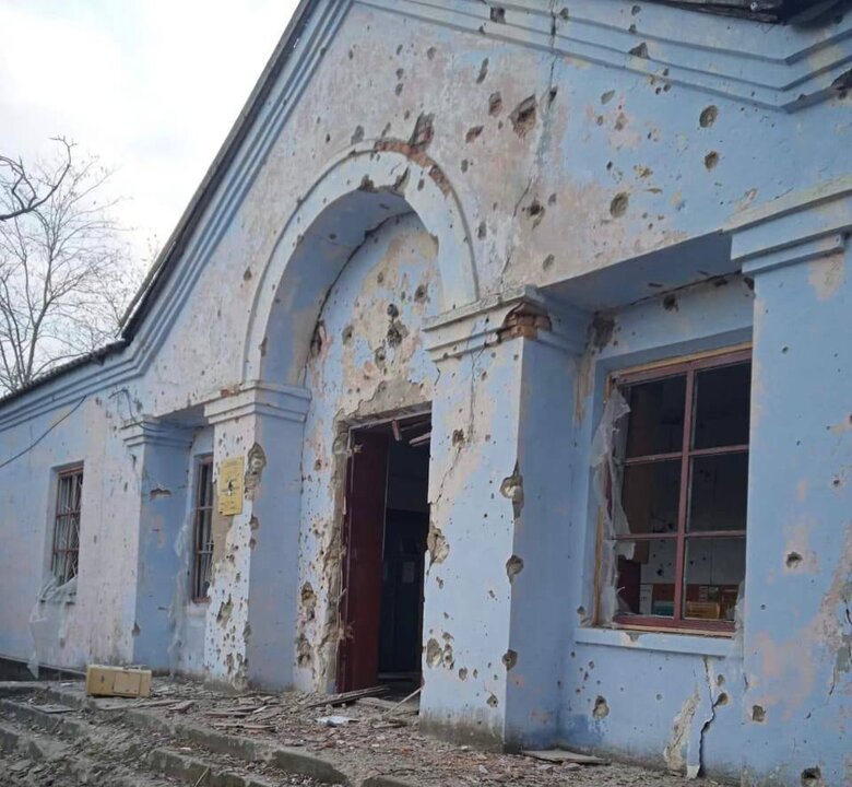 У Золотій Балці внаслідок скидання вибухівки з дрона пошкоджено релігійну споруду, магазин та автівки 01