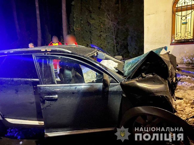 Пяний водій на Рівненщині врізався у бетонну огорожу: на місці загинули двоє його пасажирів 05